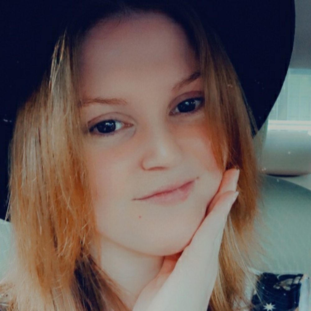 Meet your Posher, Caitlin